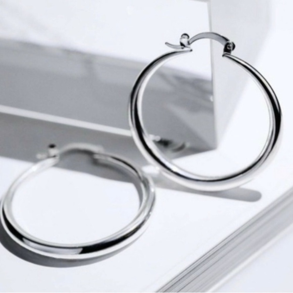 NEW 18k White Gold Plated 1.5” Round Hoop Earrings